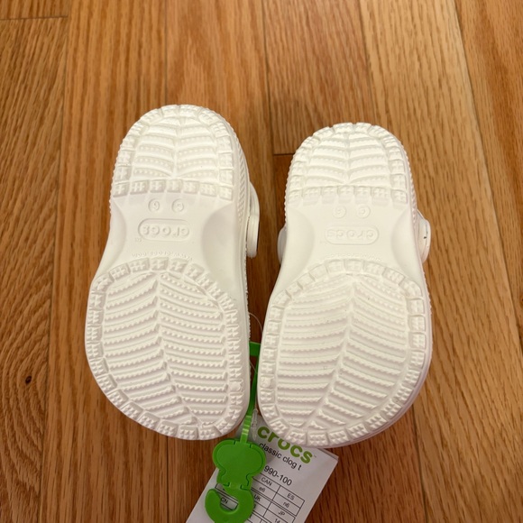 Crocs classic kids’ clogs in white - Picture 3 of 11